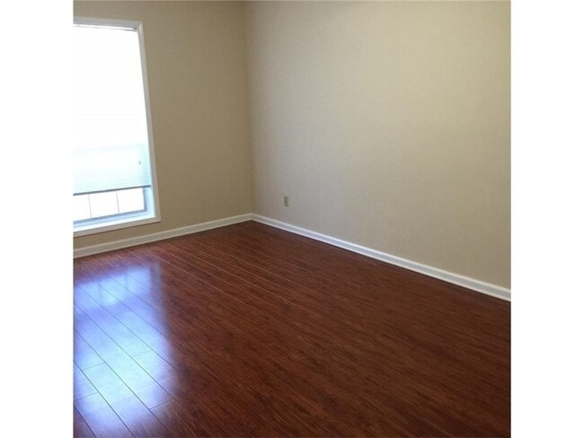 Foto del edificio - 930 Misty Creek Ct