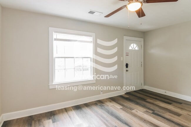 Building Photo - 1217 Dogwood Ave