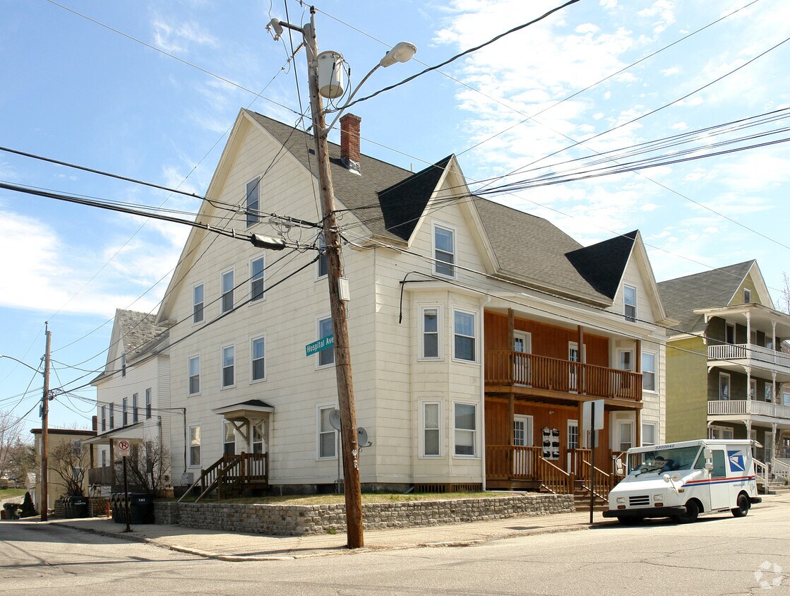 Building Photo - 280-282 Massabesic St