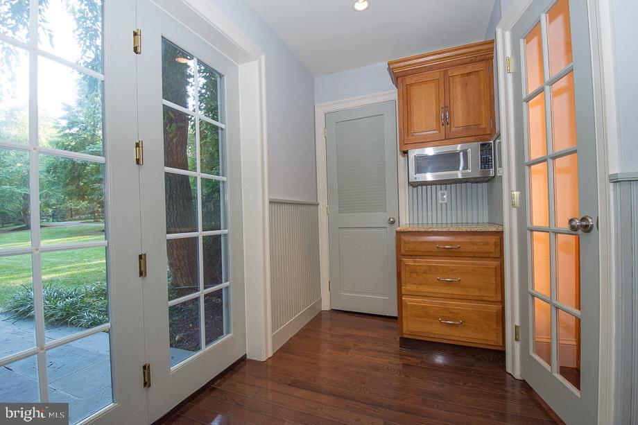 Primary Photo - 1175 Montgomery Ave