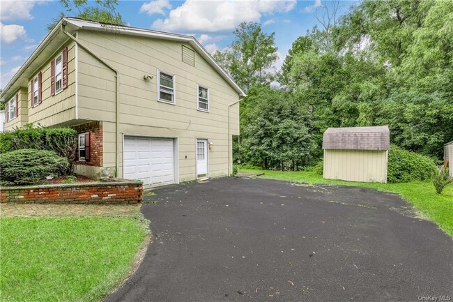 Building Photo - 20 Riverglen Dr