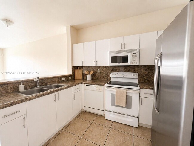 Foto del edificio - 17650 NW 73rd Ave