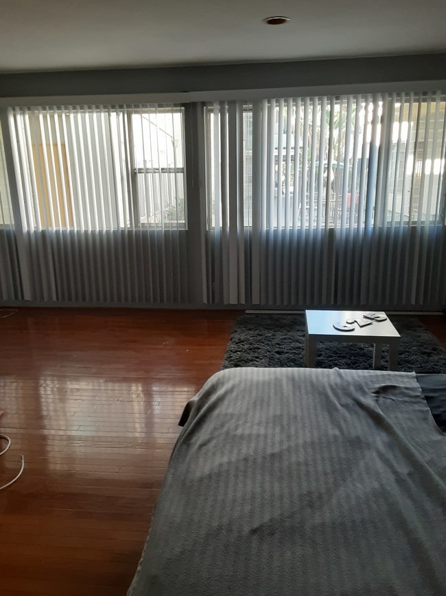 main room - 1350 N Laurel Ave
