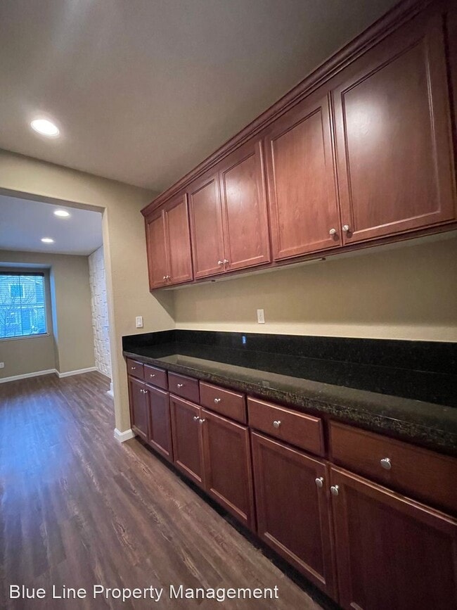 Building Photo - 4 br, 3 bath House - 855 Dunmore St