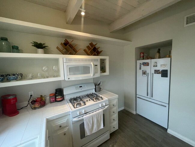 Foto del edificio - PET FRIENDLY Property! Sunning 1 Bedroom 1...