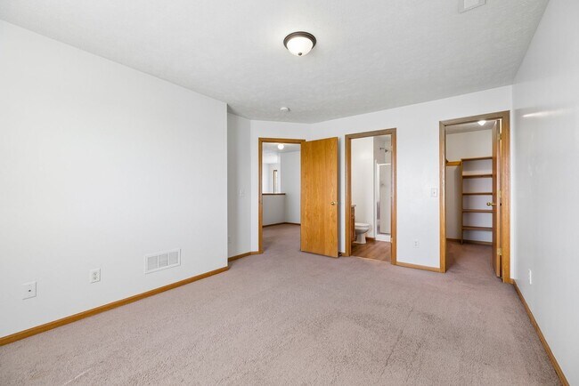 Building Photo - 7200-7204 Dorchester