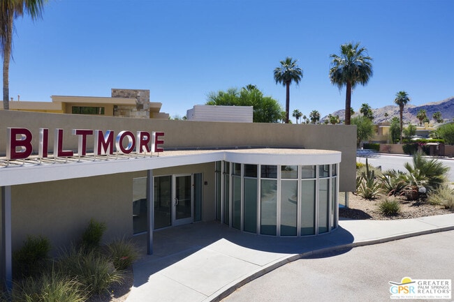 Building Photo - 870 E Palm Canyon Dr