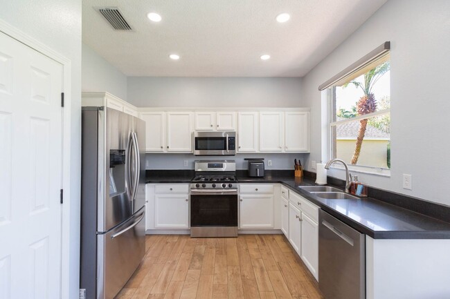 Building Photo - Wesley Chapel 4 Bed, 2.5 Baths + Loft, Poo...