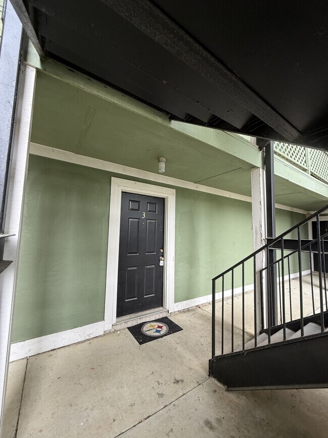 Foto del edificio - 979 Stewarts Creek Dr