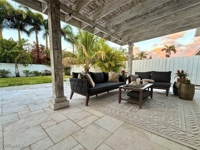 Foto del edificio - 771 94th Ave N