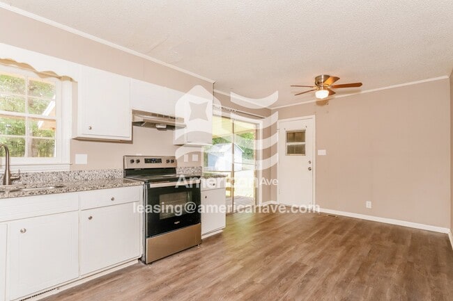 Building Photo - 2504 Cumberland Dr