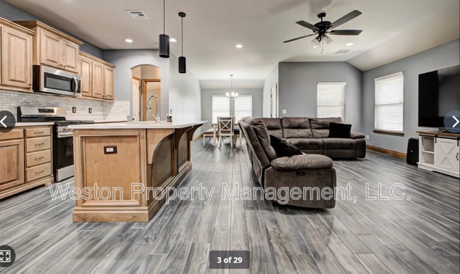 Building Photo - 4216 Royal Garden Dr