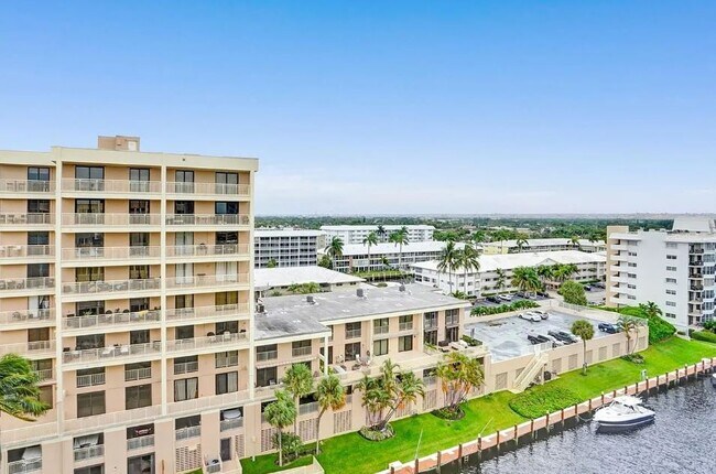 Foto del edificio - 3100 NE 49th St