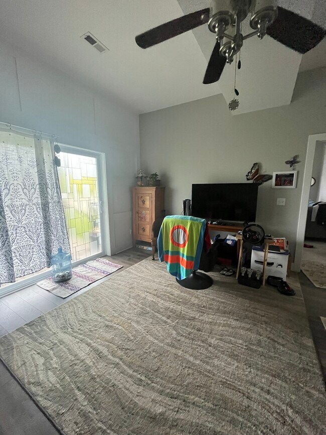 3849 S Packard Ave, Saint Francis, WI 53235 Townhome Rentals in Saint