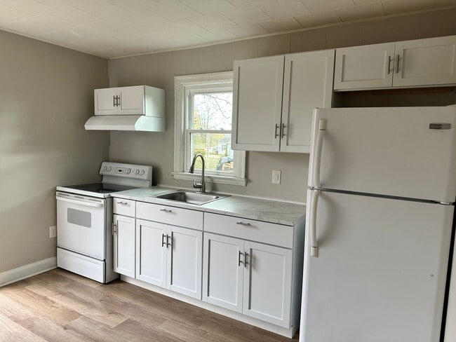 Building Photo - 2-Bed 1-Bath House