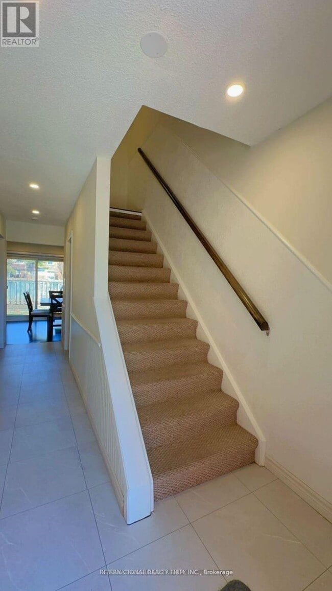 Building Photo - 221 Ormond Dr