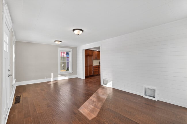 Foto del edificio - 428 W Delavan Dr