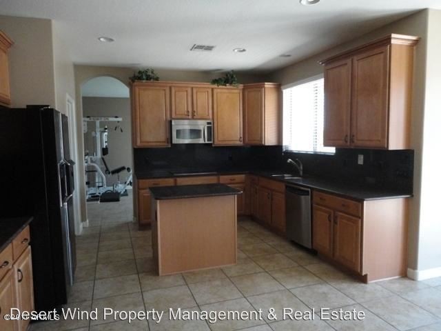 Building Photo - 6 br, 4.5 bath House - 2209 W. Red Range Way