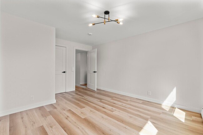Foto del edificio - 431-431 N Main St