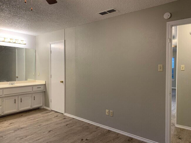 Building Photo - 5620 Brownfield Dr