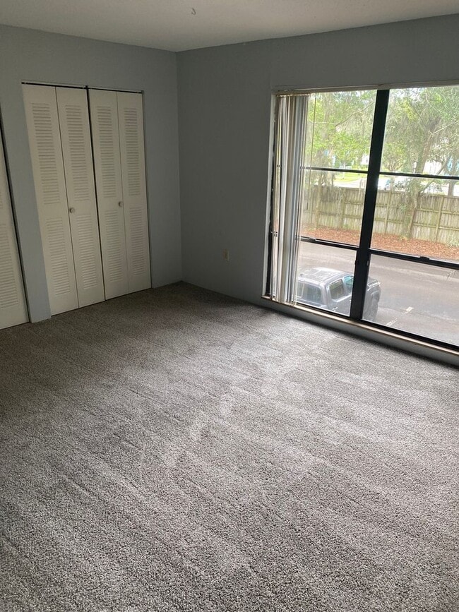 Building Photo - Location, location, location! 1226 SF Unit...