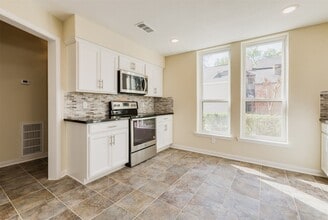 Building Photo - 15169 Kimberley Ct