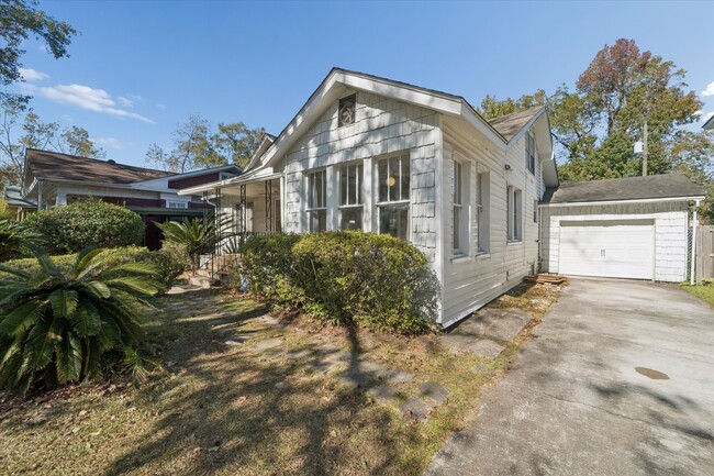 Building Photo - 742 E Park Ave