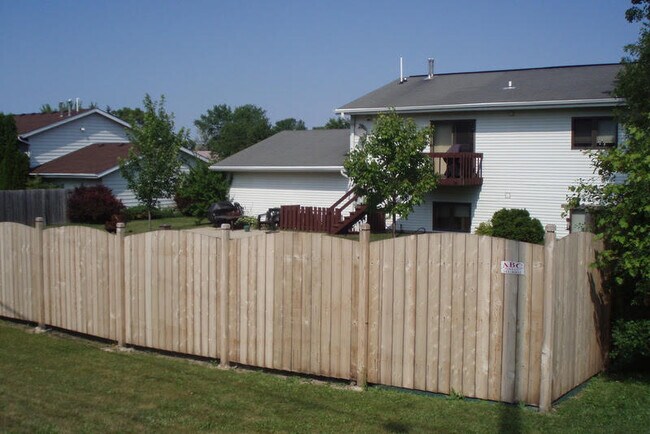Partial-Fence BackYard privado - 6155 S 42nd St
