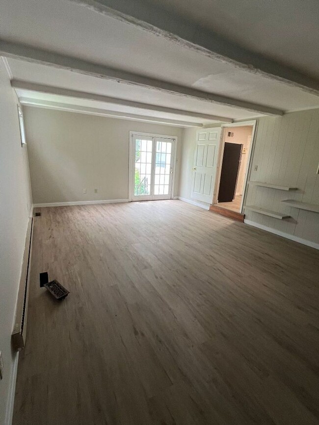 Foto del edificio - Spacious and Freshly Remodeled in Ritenour...