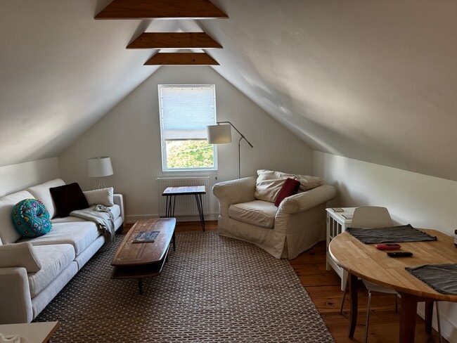 Living room - 33 Atlantic St