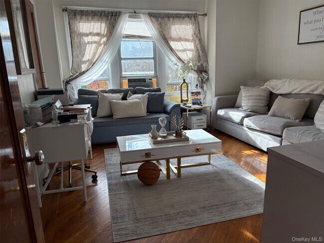 Foto del edificio - 140-99 Burden Crescent