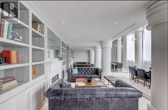 Photo du bâtiment - 33 Helendale Ave