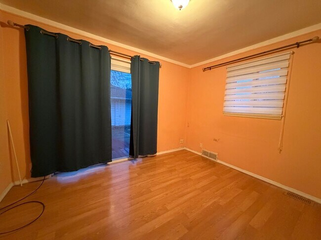 Foto del edificio - 25125 Campbell Ave