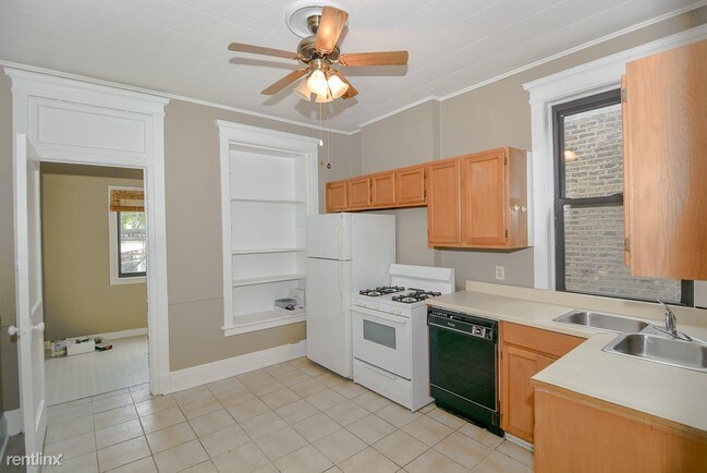 Building Photo - 1311 W Newport Ave