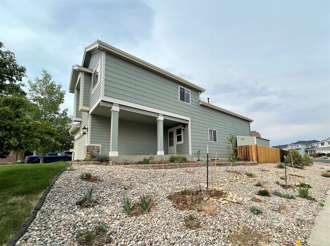 Building Photo - Stetson Hills Spacious Stunner! 4 bed, 3 b...