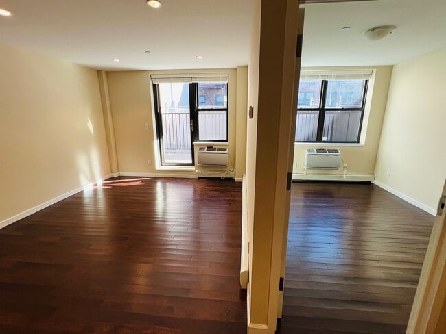 Foto del edificio - 56 Hinckley Pl