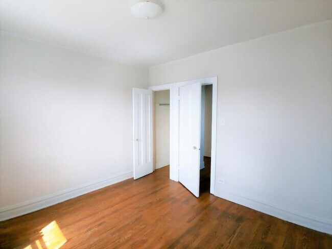 Building Photo - 1 bedroom in CHICAGO IL 60659