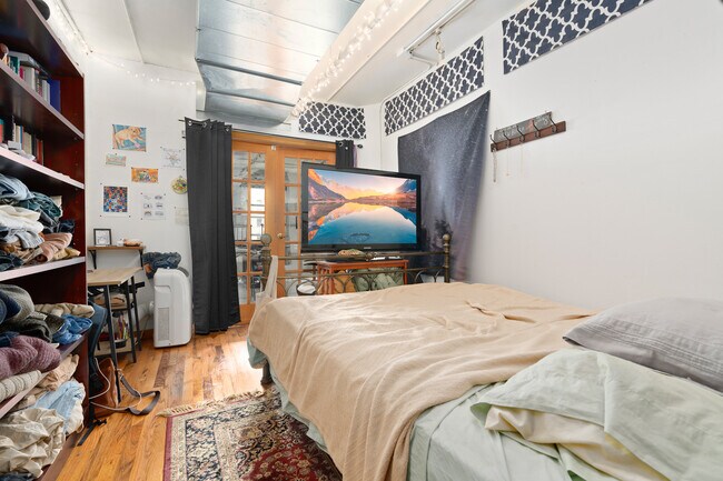 Building Photo - 164 Mulberry St