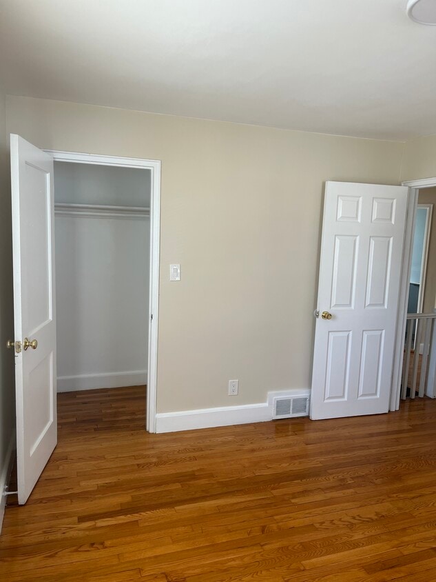 Primary Photo - 42 Meadowbank Ave