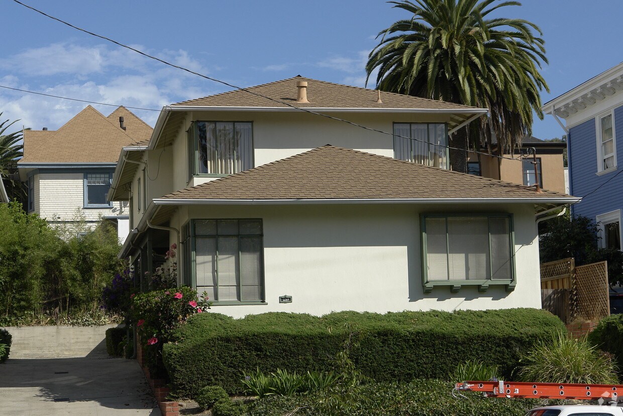 Building Photo - 657-657A 657B Oakland Ave