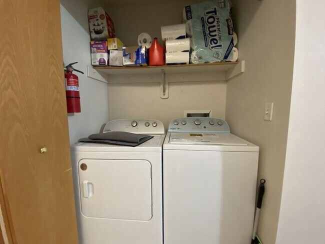 Foto del edificio - $1,295 | 2 Bedroom, 2 Bathroom Condo | Pet...