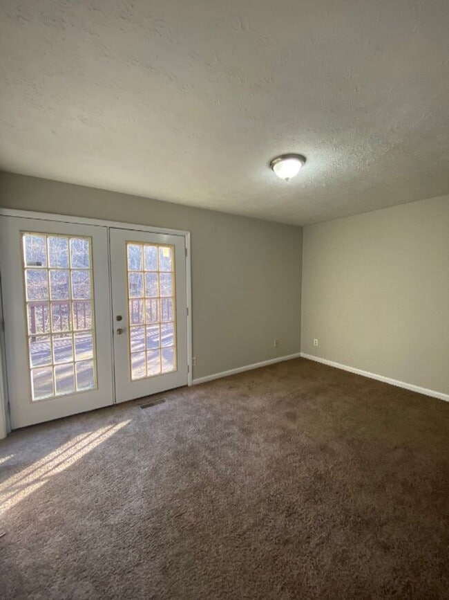 Building Photo - 574 Angel Dr S