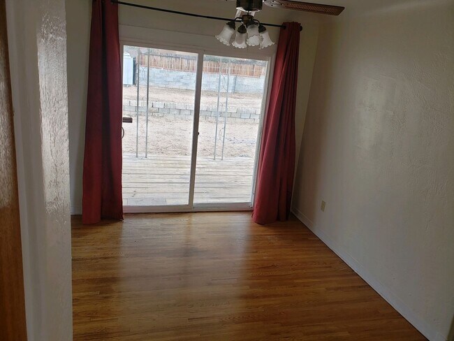 Foto del edificio - BEAUTIFUL THREE BEDROOM HOME FOR RENT!