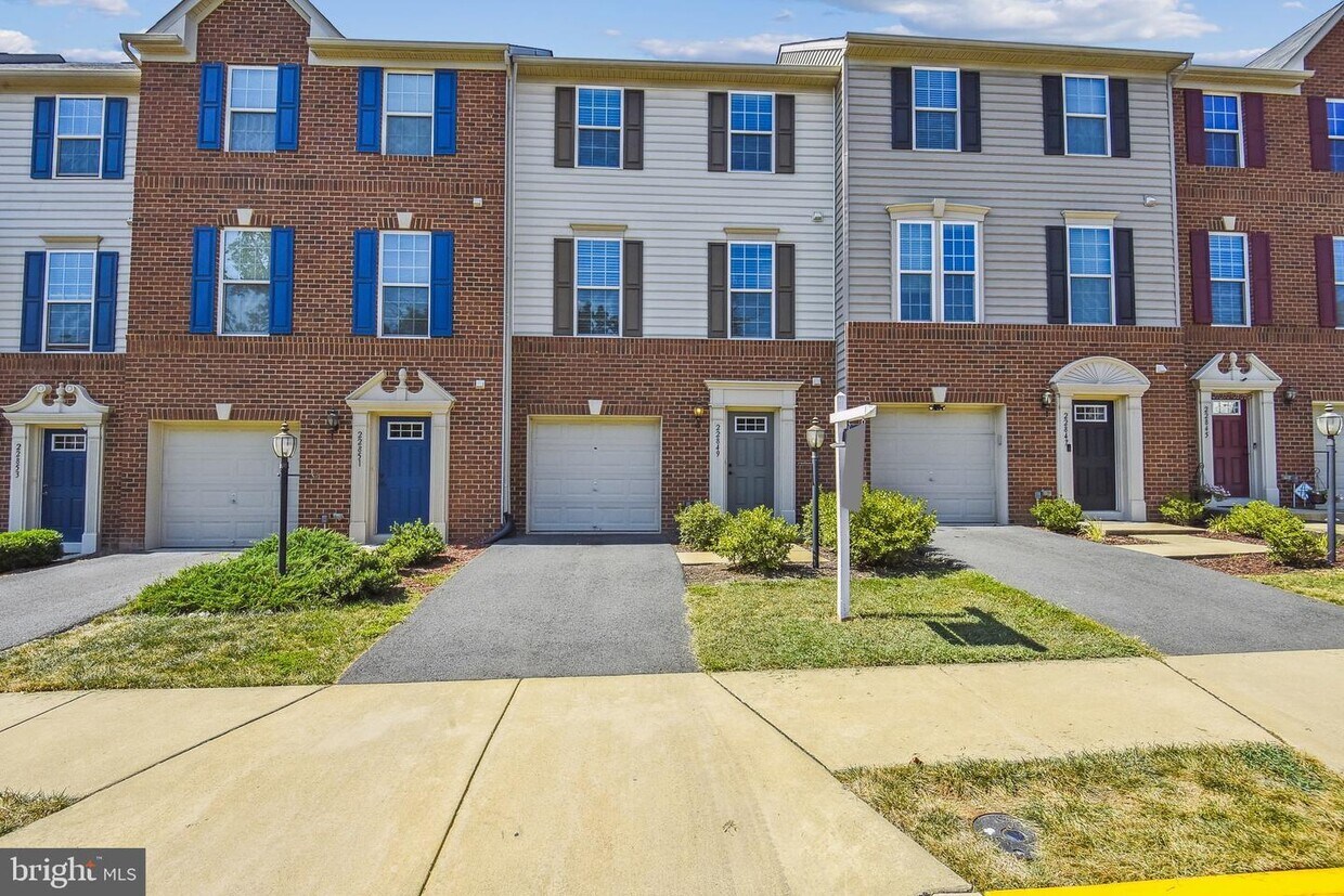 22849 Chestnut Oak Terrace, Sterling, VA 20166 Townhome Rentals in