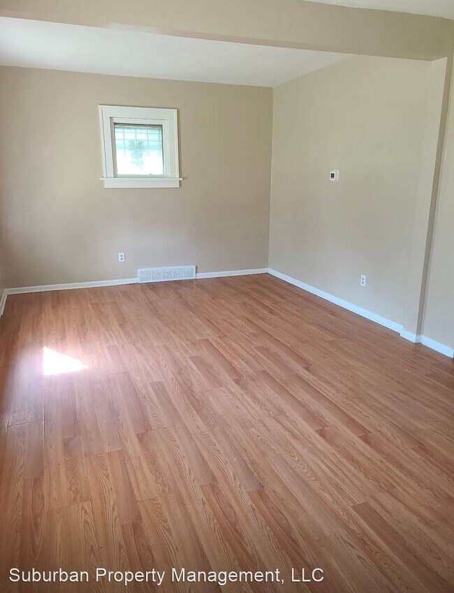 Building Photo - 3 br, 1 bath House - 4475 Silverdale Rd