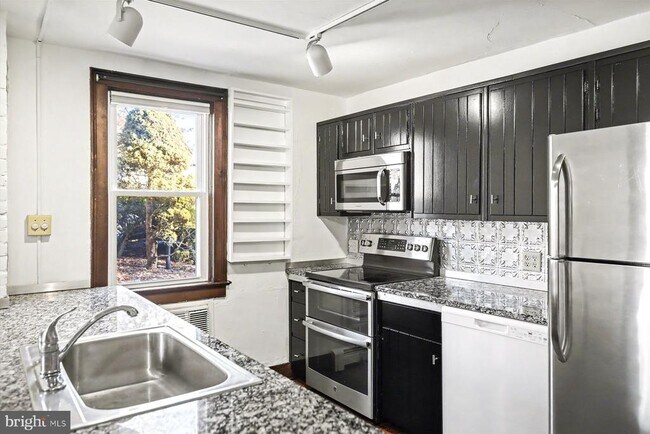 Foto del edificio - 739 Sergeantsville Rd