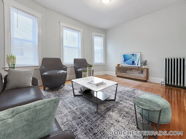 Building Photo - 108 Callender St