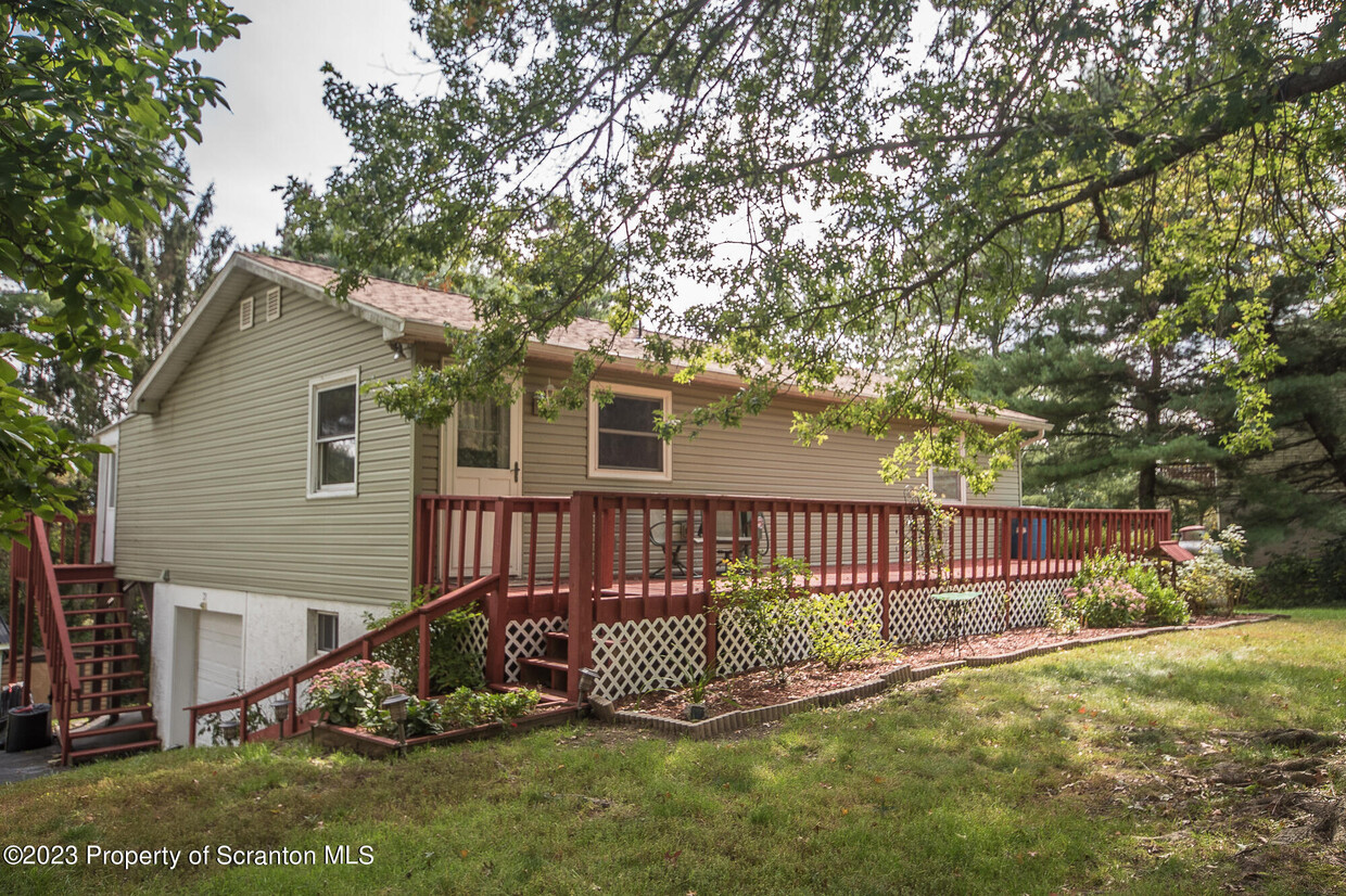 Primary Photo - 21 Lakeview Dr