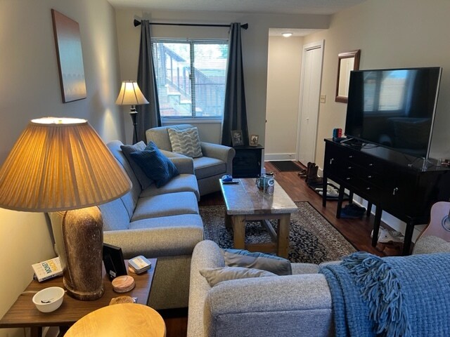 Living Area - 1590 N Star Ave