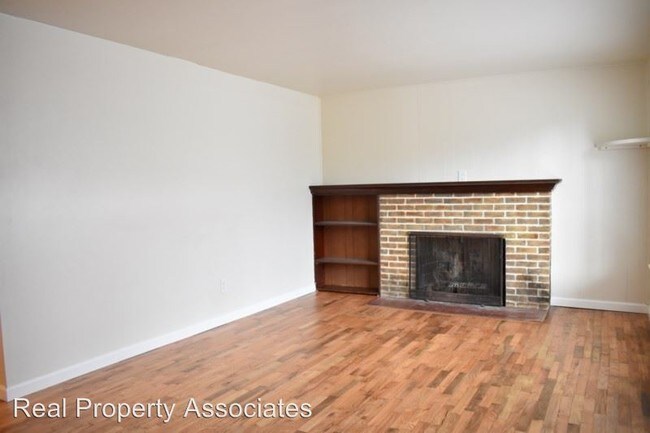 Foto del edificio - 2 br, 1 bath House - 12337 11th Ave NE